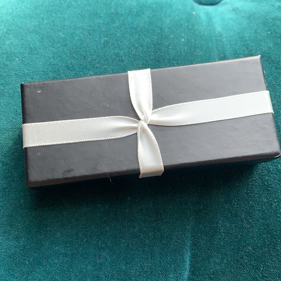 Avon Freshwater Pearl Stud Earring Set - Picture 2 of 6